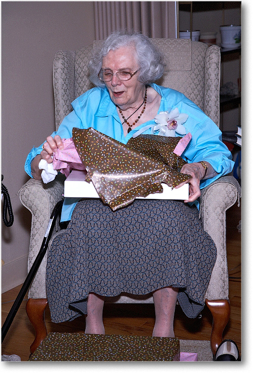 Ruth&Gifts_July2008_E0K9207 copy