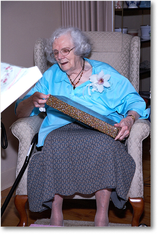 Ruth&Gifts_July2008_E0K9209 copy