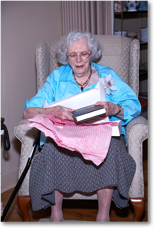 Ruth&Gifts_July2008_E0K9213 copy