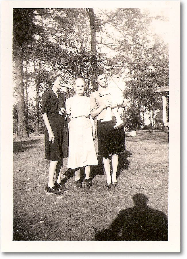 1946 Jessie, Rosa Lee, Ruth, Mike on his birthday copy