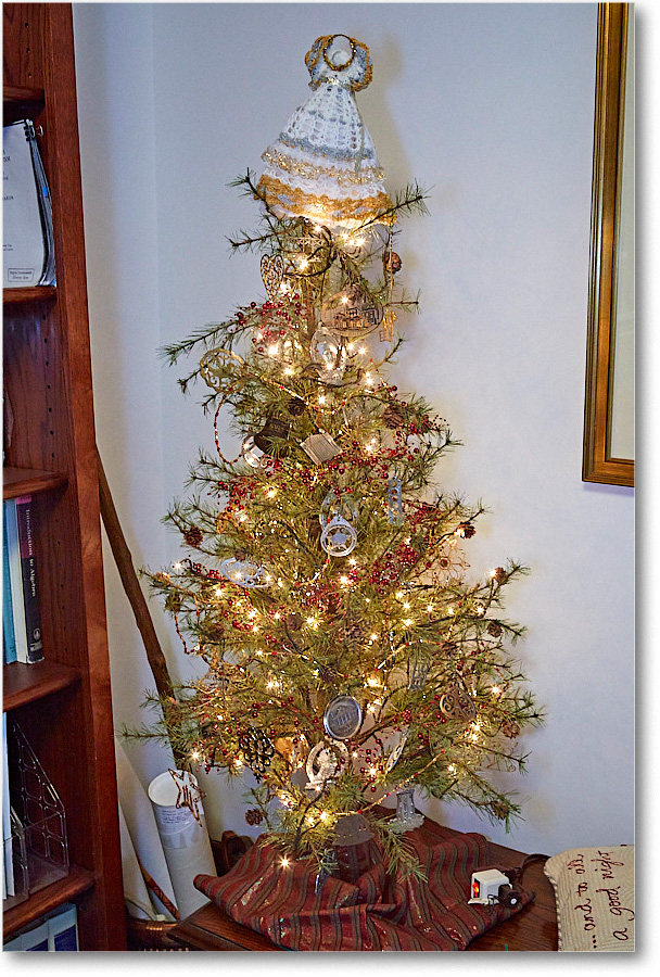 ChristmasDecor_2016Dec_5D4A0485 copy