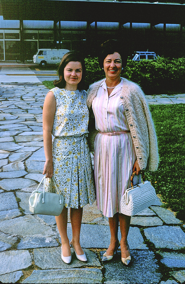 Susan&Joyce_MilanoAirport_1966Jun_SCB8-R2C4-PT-KR15