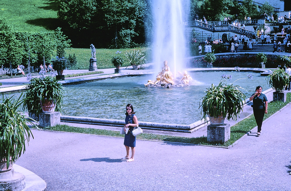 Susan_KingLudwigPalaceGer_1966Jun_SCB8-R2C4-PT-KR07