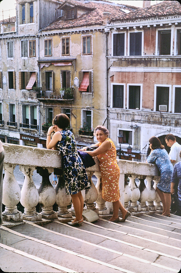 Susan_VeniceRialtoBridge_1967Aug_SCB8-R2C4-PT-KR04
