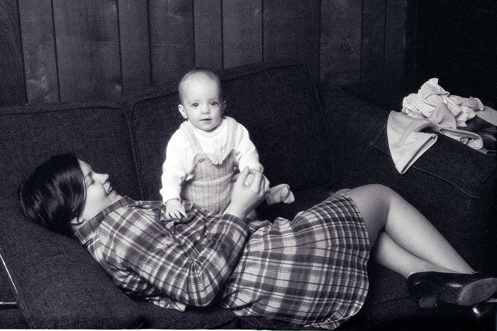 73-12 Becca & Susan on Sofa bw
