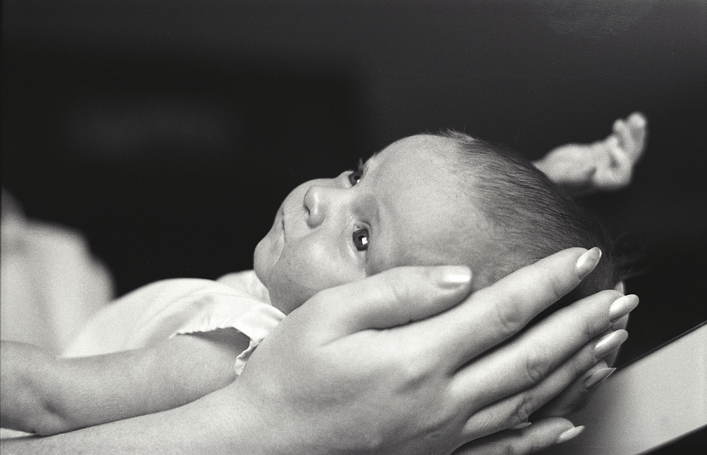 73-7 Becca's Head in Hand bw