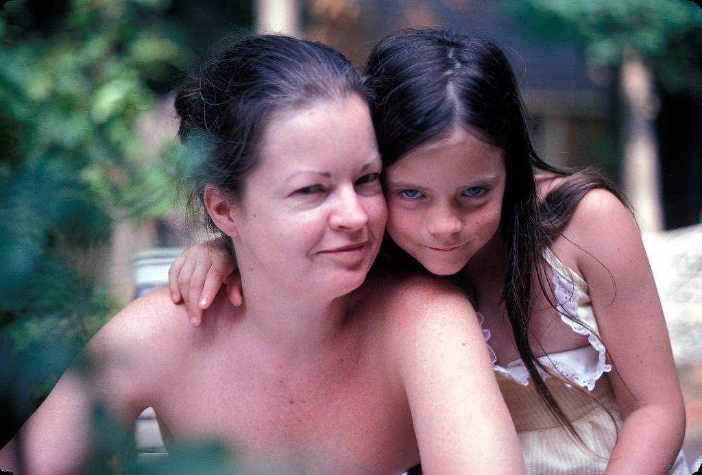 82-7 Susan & Becca - The Look