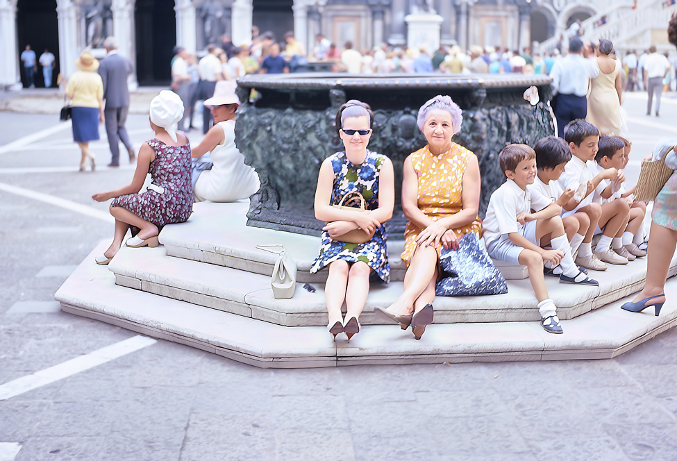 1967-08 Susan_VeniceDucalPalace_1967Aug_SCB8-R2C4-PT-KR01_Topaz