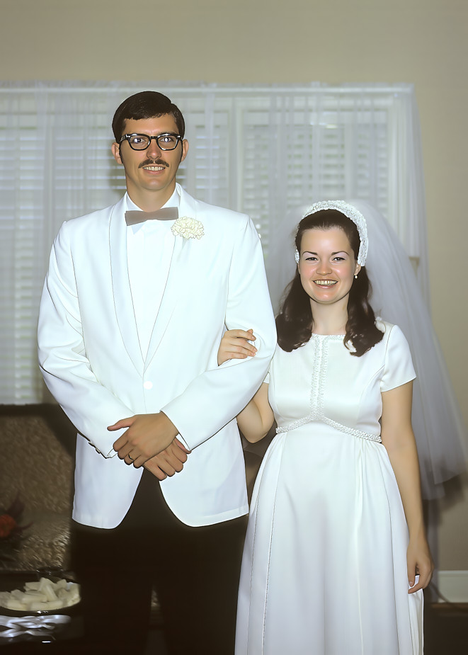 1970-08 Michael&Susan_Wedding_1970Aug_B8C09_13_Topaz