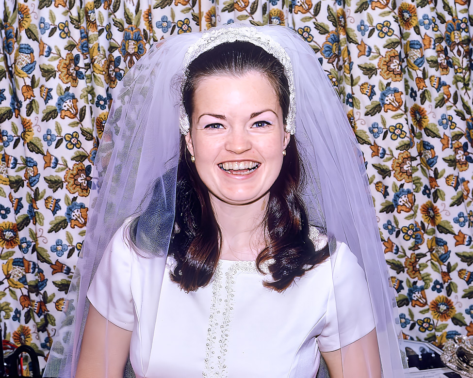 1970-08 Susan_Wedding_1970Aug_1C05-06_Topaz