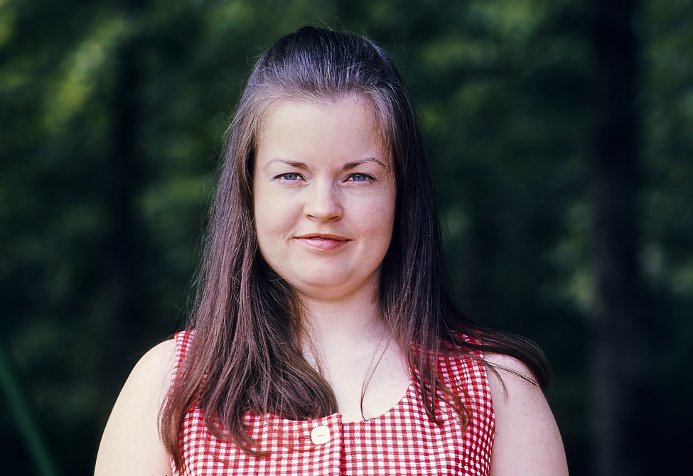 1971-09 Susan_RedCheck_1971Sept_1C06-04_Topaz