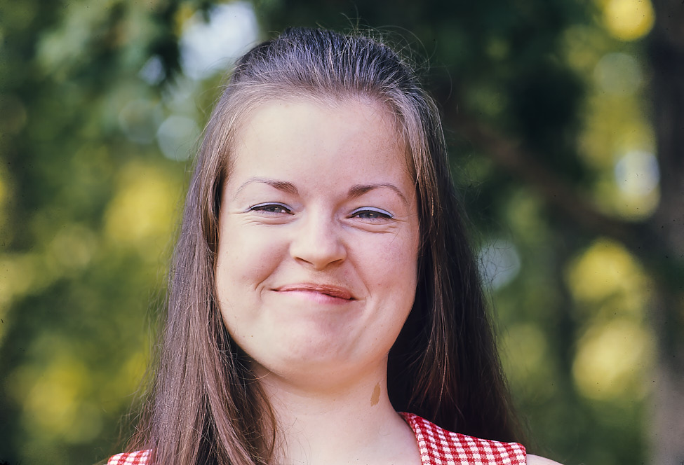 1971-09 Susan_RedCheck_1971Sept_1C06-09_Topaz