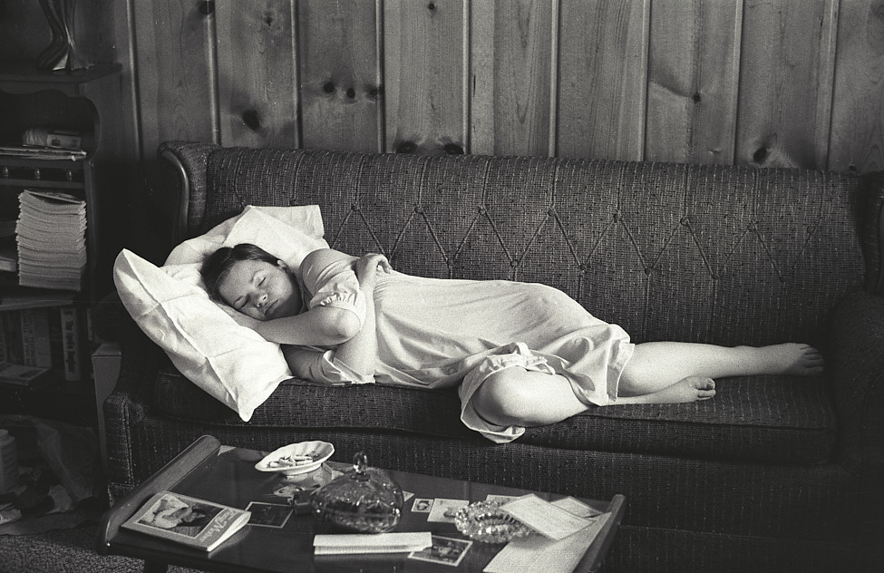 1973-06 SusanSleeping_PayneFarm_1973Jun4_BWN