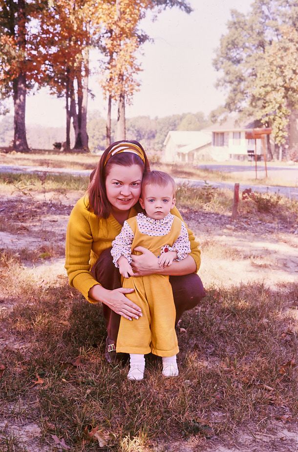 1974-10 Susan&Becca_NRandolph_1974Oct_SCB3-R3C2-PT-UNK19_Topaz