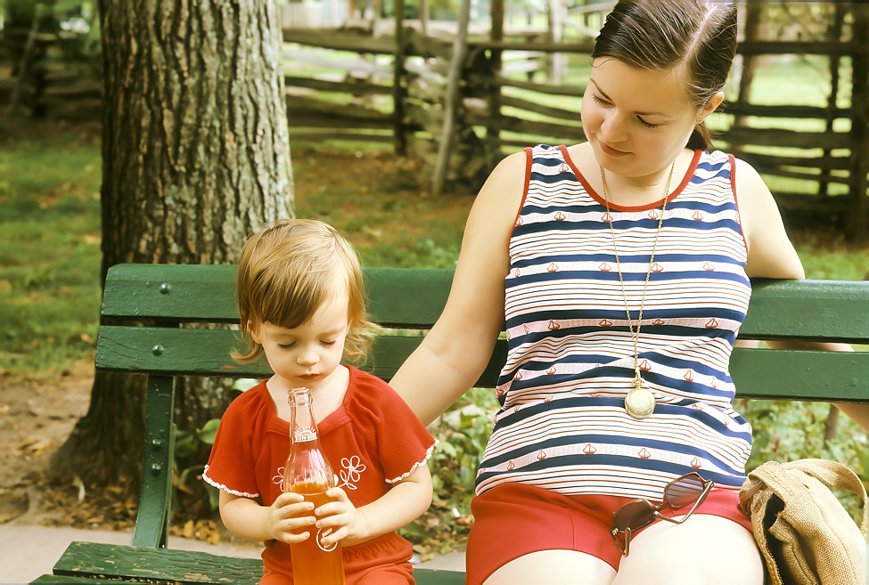 1975-09 Susan&Becca_Wakefield_1975Sept_3C08_05_Topaz