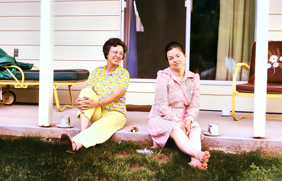1976-07 Joyce&Susan_Pennsylvania_1976Jul_SCB3-R3C3-PT-FJ11_Topaz