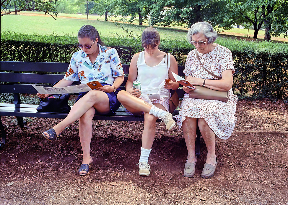 1988-08 SusanBeccaRuth_Montecello_1988Aug_CNeg_1