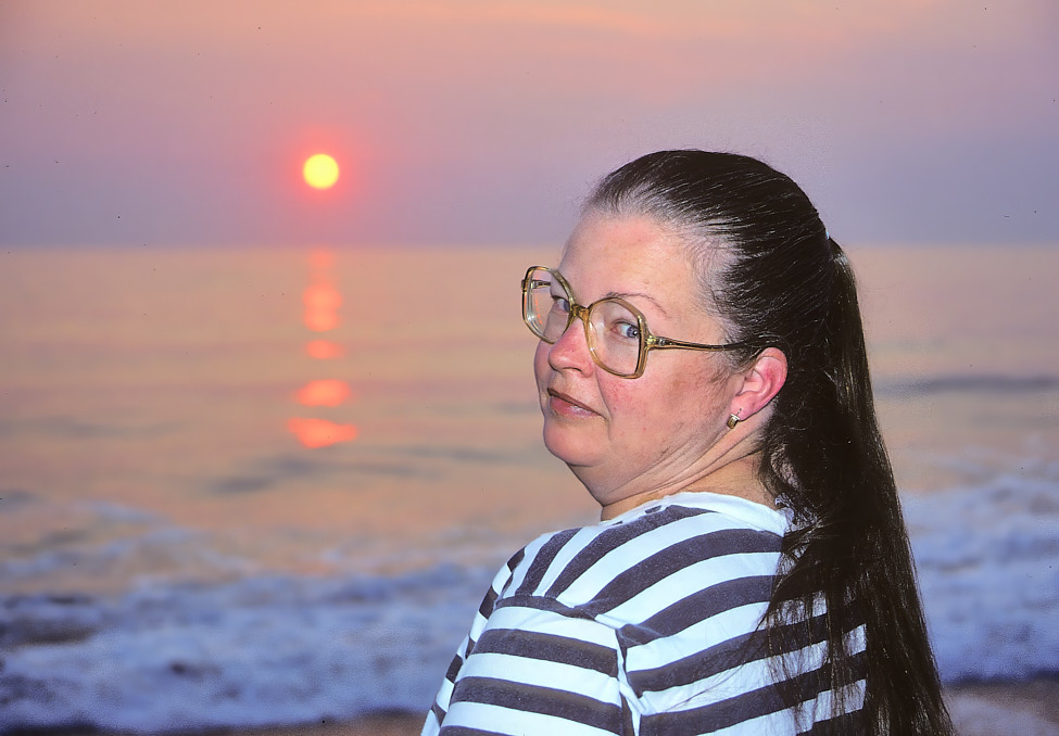 1989-07 SusanSunrise_NagsHead_1989July_B8C05_23_Topaz