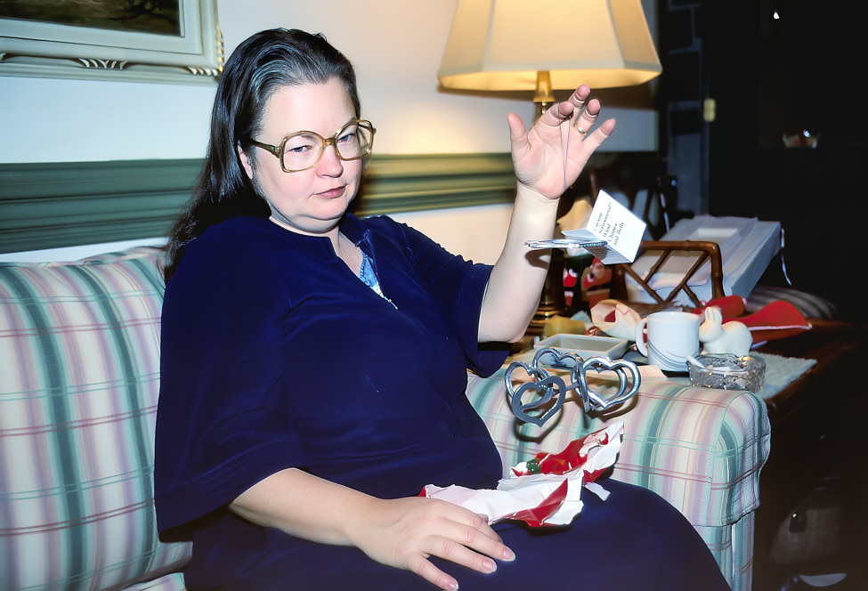 1989-12 Susan_Christmas_Hillcrest_1989Dec_SCB7-R3C4-PT-KR36_1