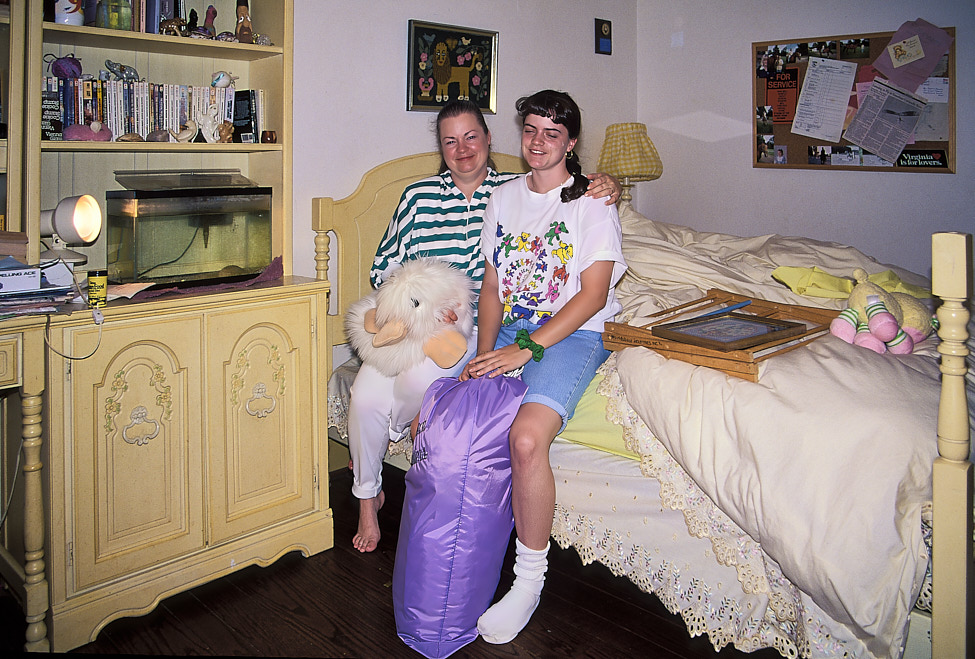 1991-08 PackingForCollege_Hillcrest_1991Aug_CSlide_Topaz