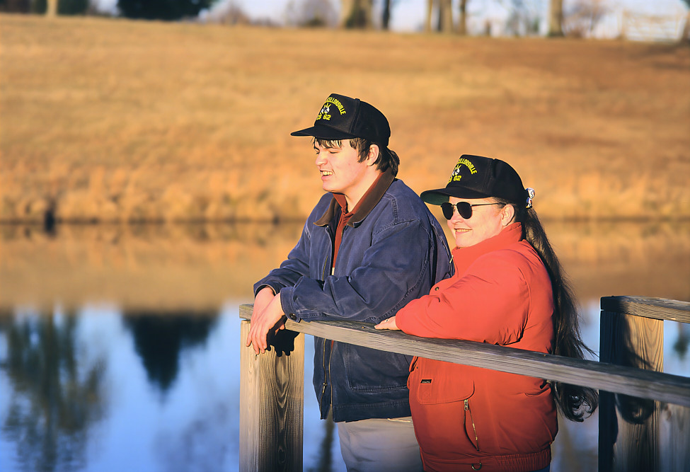 1995-05 David&Susan_LakeDock_1995May_PP21_12_Topaz