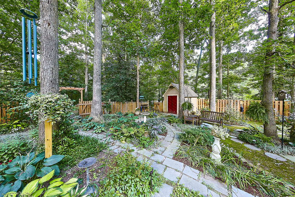 2015-07 Susie'sGarden_2015Jul_1DXA2702