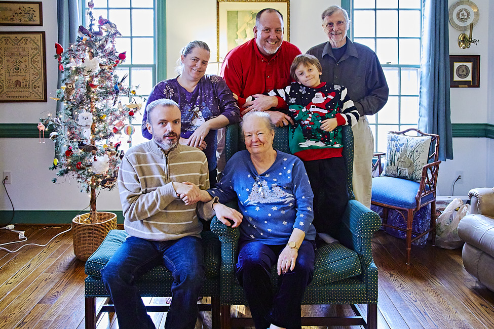 2018-12 FamilyPortrait_Christmas2018_5D4A1200