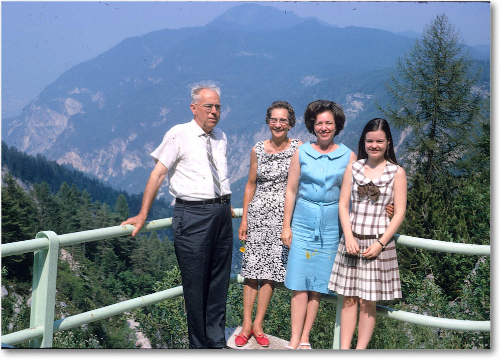 SusanJoyceMemaFred_Italy_1967June_B8C07_32 copy