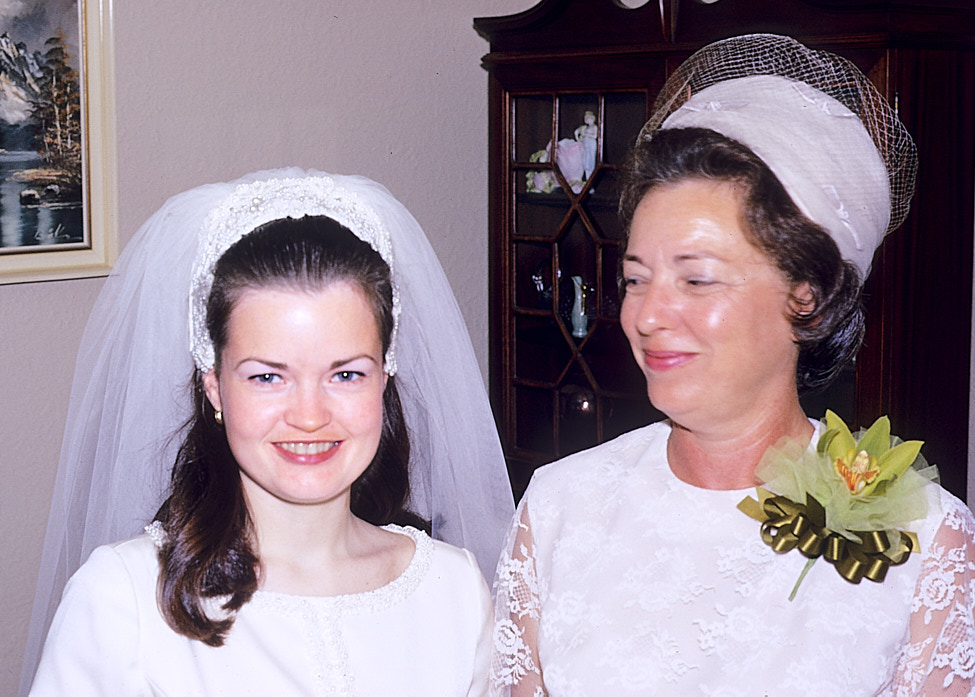 1970-08 A010 Susan&Joyce_Wedding_1970Aug_1C05-13