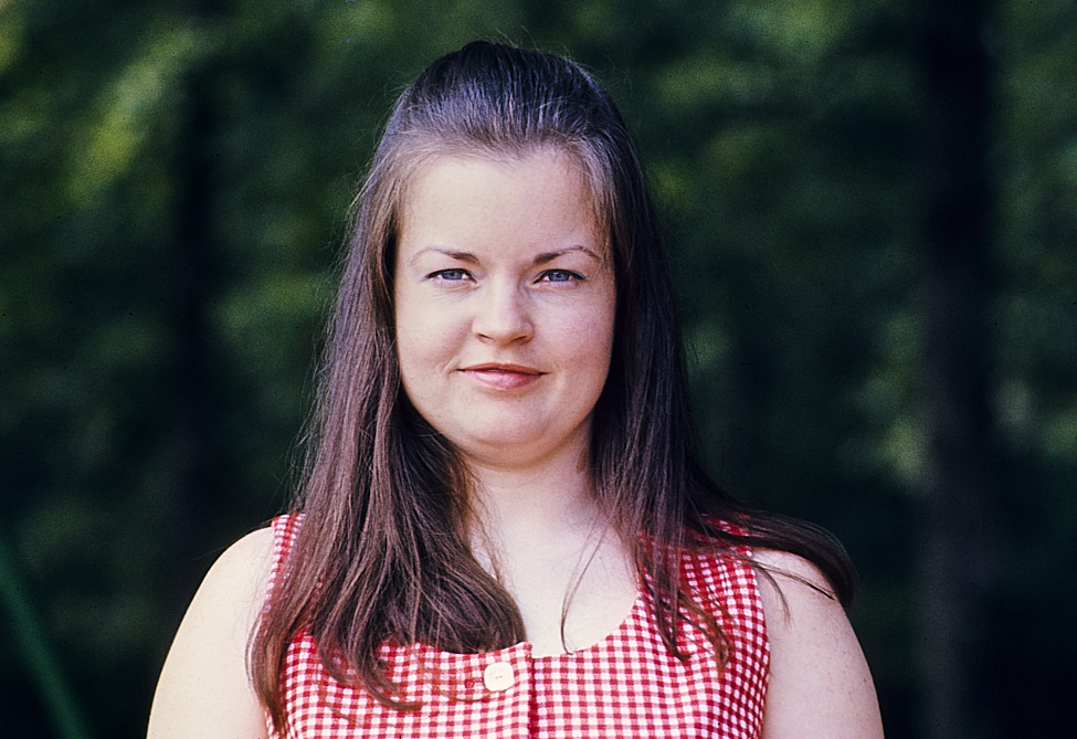 1971-09 Susan_RedCheck_1971Sept_1C06-04