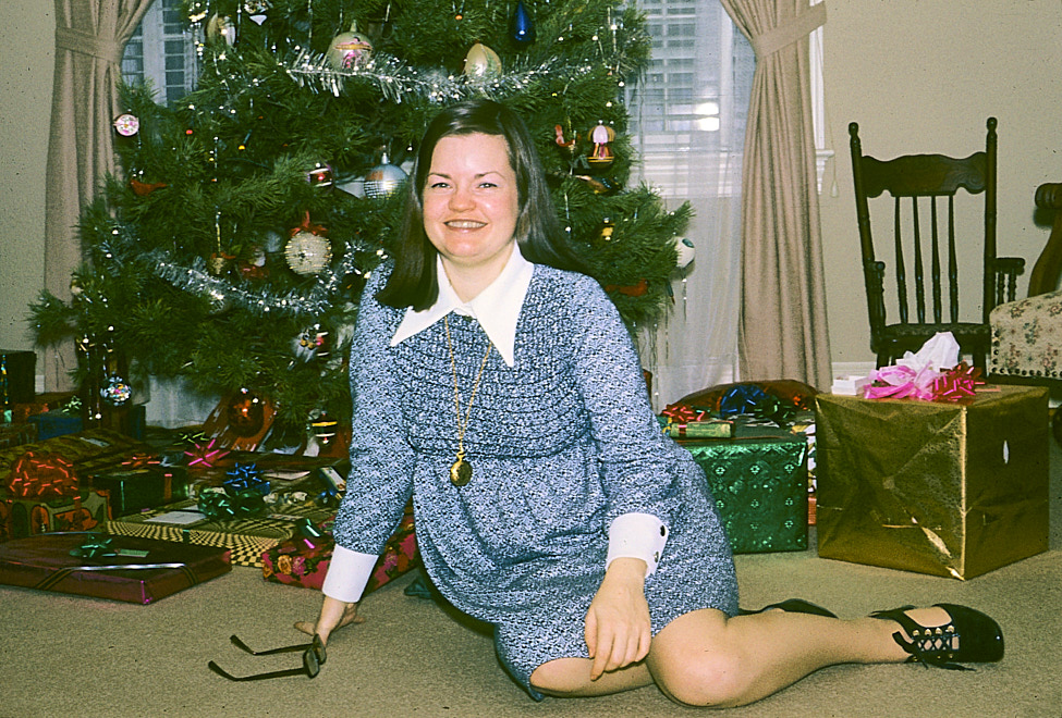 1972-12 A069 Susan_Christmas_PayneFarm1972Dec_2C02_