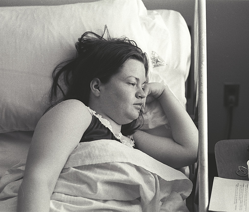 1973-06 A072 73-6-2 Susan in Hospital bw