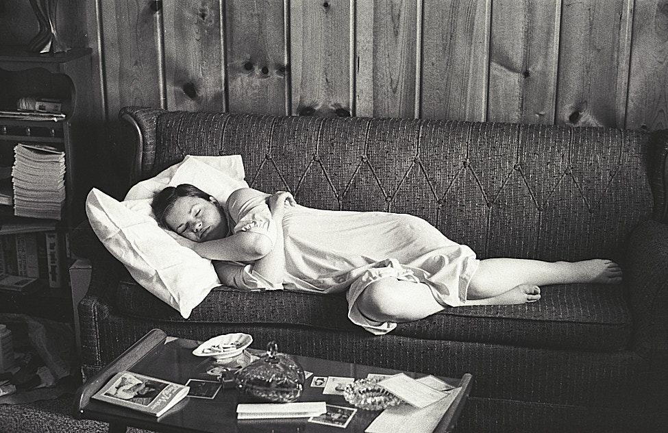1973-06 A073 73-6-2 Susan at Mema's bw