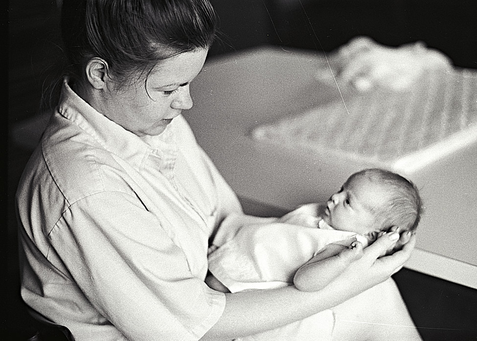 1973-07 A074 73-7 Susan Holding Becca bw_1