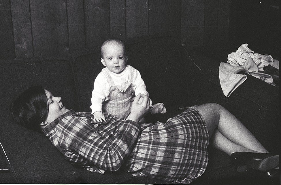 1973-12 Becca&SusanSofa2_NoRandolph_1973Dec_BWN