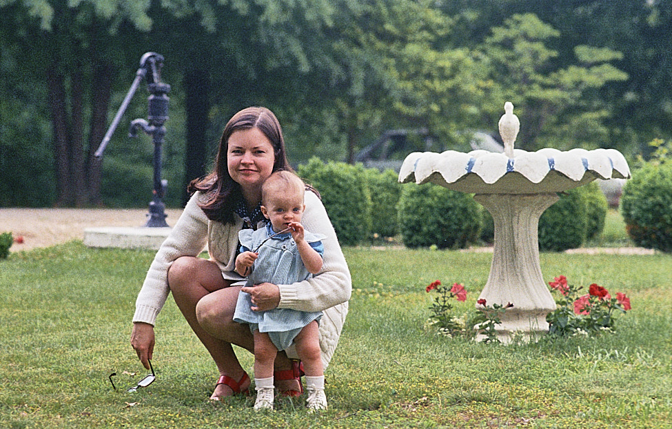1974-05 Becca&Susan_PayneFarm_1974May_CNeg