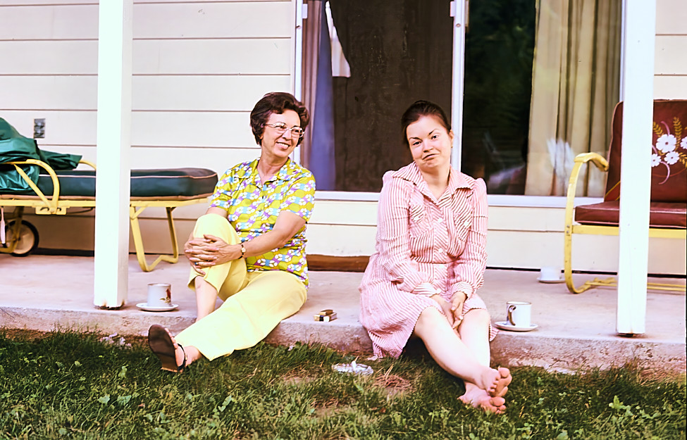 1976-07 AXXX Joyce&Susan_Pennsylvania_1976Jul_SCB3-R3C3-PT-FJ11_Topaz