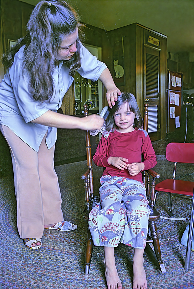 1978-05 Susan&Becca_NoRandolph_1978May_CNeg_1