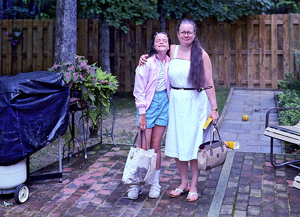 1984-08 A086 Becca&SusanShopping_Hillcrest_1984Aug_CNeg_1