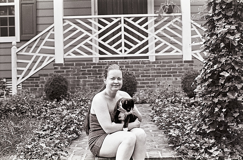 1985-05 Susan&Katie_Hillcrest_1985Spring