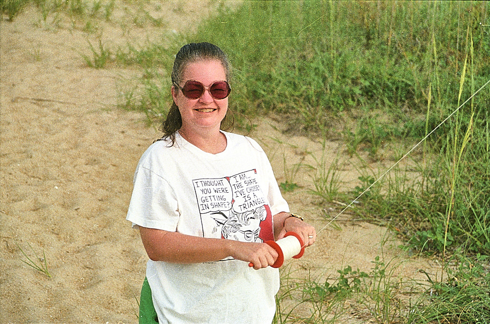 1988-07 AXXX Susan_Kite_NagsHead_1988July