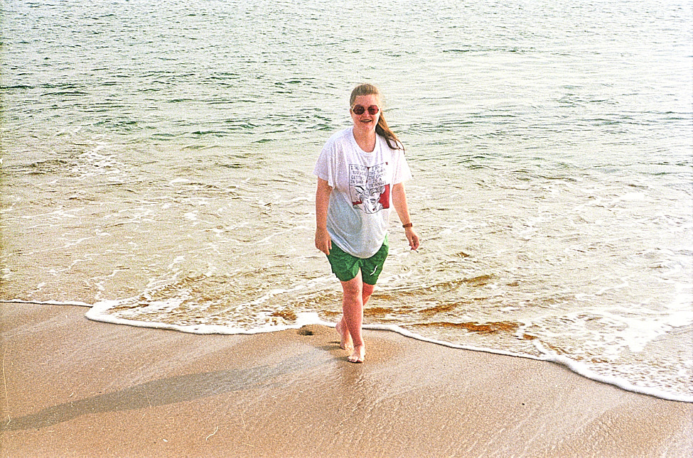 1988-07 AXXX Susan_NagsHeadBeachWaves_1988July