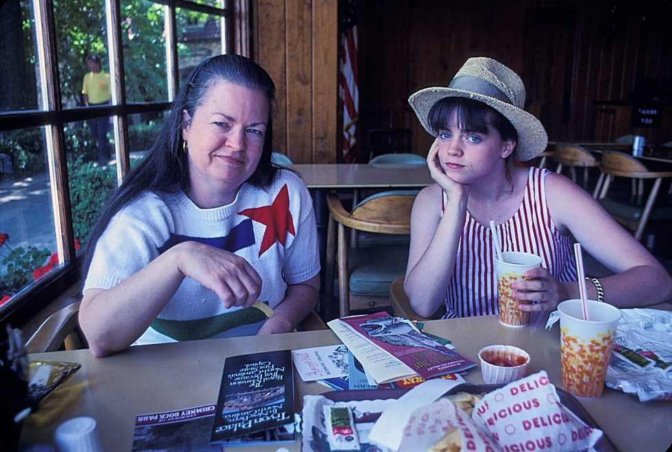 1988-07 Susan&Becca_Virginia_1988Jul_CSlide