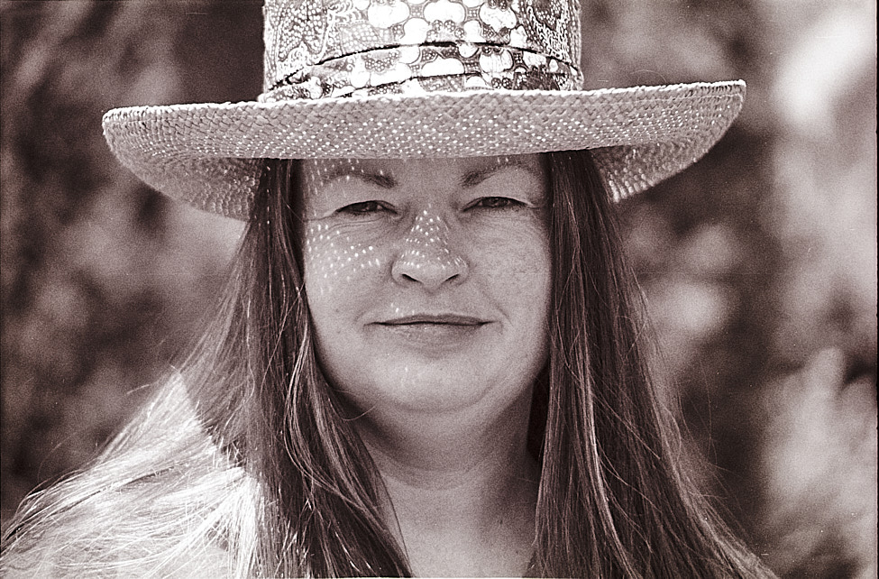 1989-06 A133 Susan_StrawHat_1989June