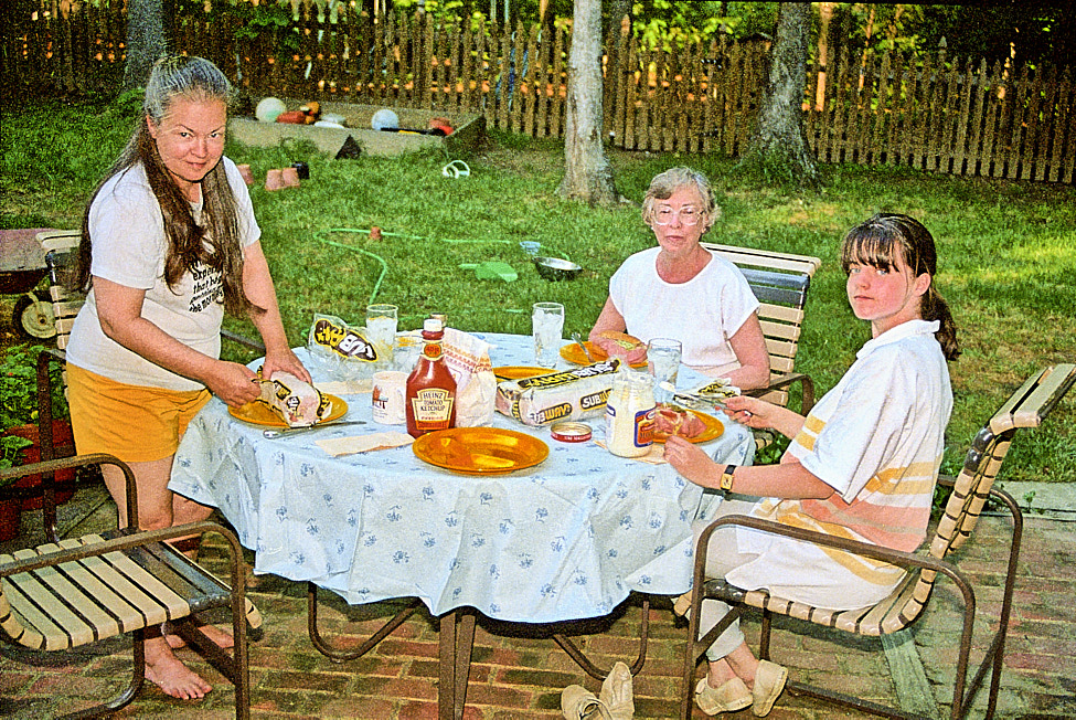 1989-06 PicnicWithJoyce_Hillcrest_1989Jun_CNeg