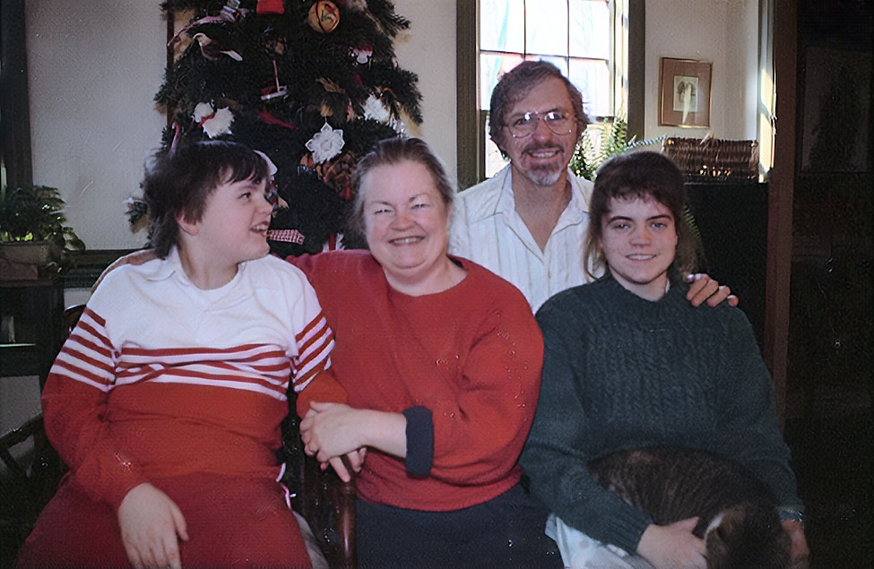 1990-12 A138 FamilyPortrait_31_Hillcrest_Christmas1990_2_edited_1