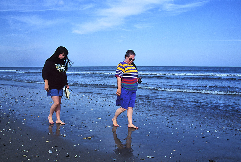 1992-06 A204 Susan&RebeccaShelling_Assateague_1992June