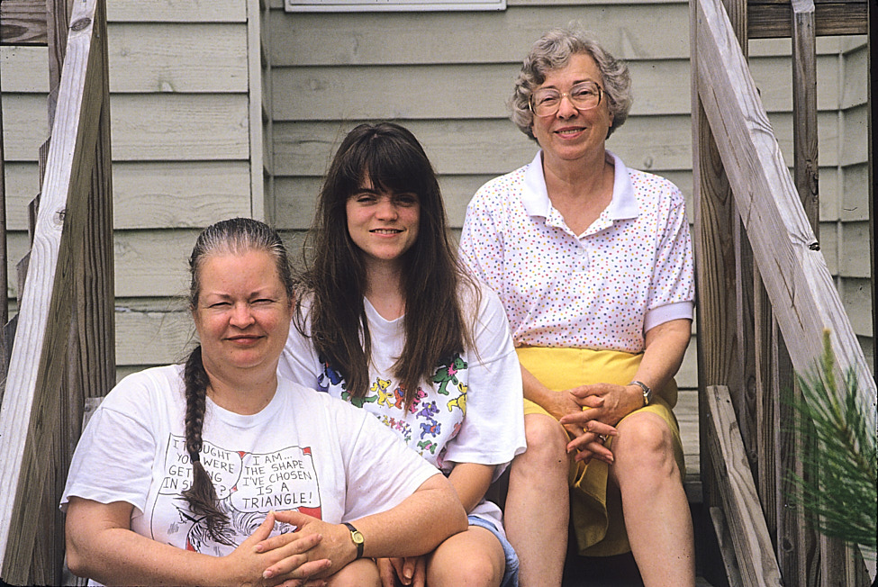 1993-06 SusanBeccaJoyce_Chincoteague_1993June_PP10_36