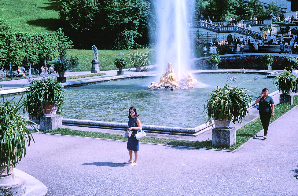 Susan_KingLudwigPalaceGer_1966Jun_SCB8-R2C4-PT-KR07