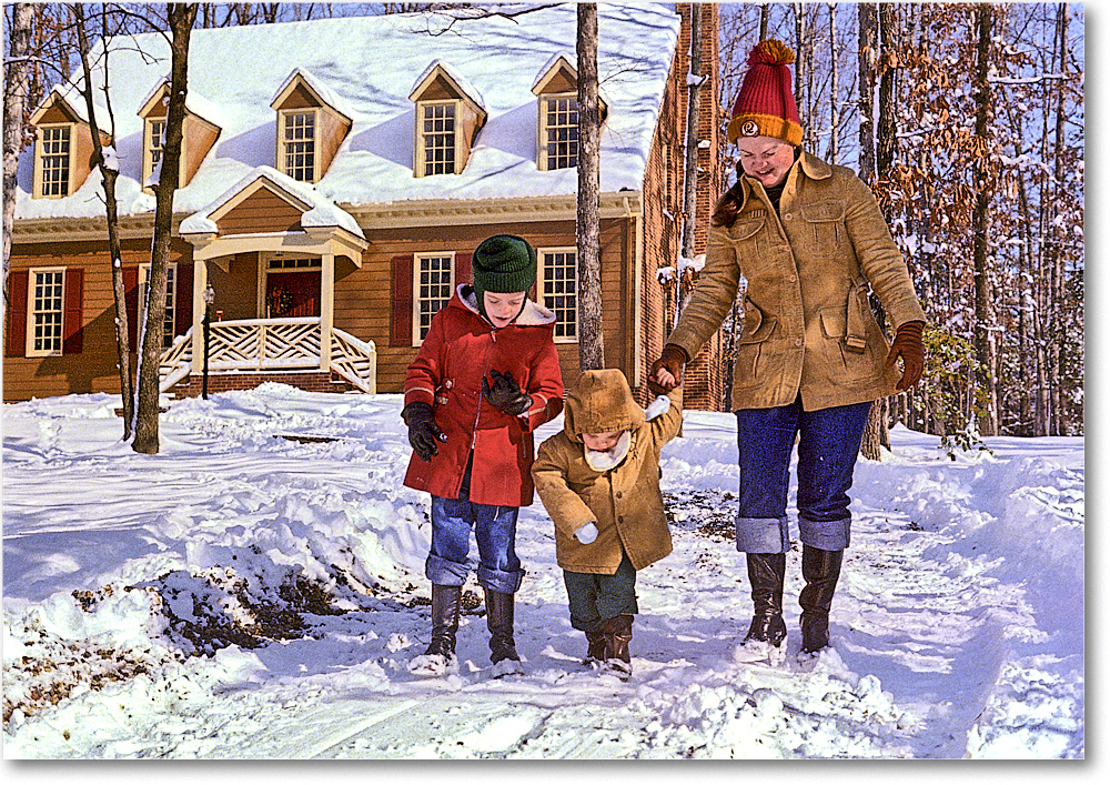 A095 BeccaDavidSusanInSnow_Hillcrest_1979Dec_CNeg copy
